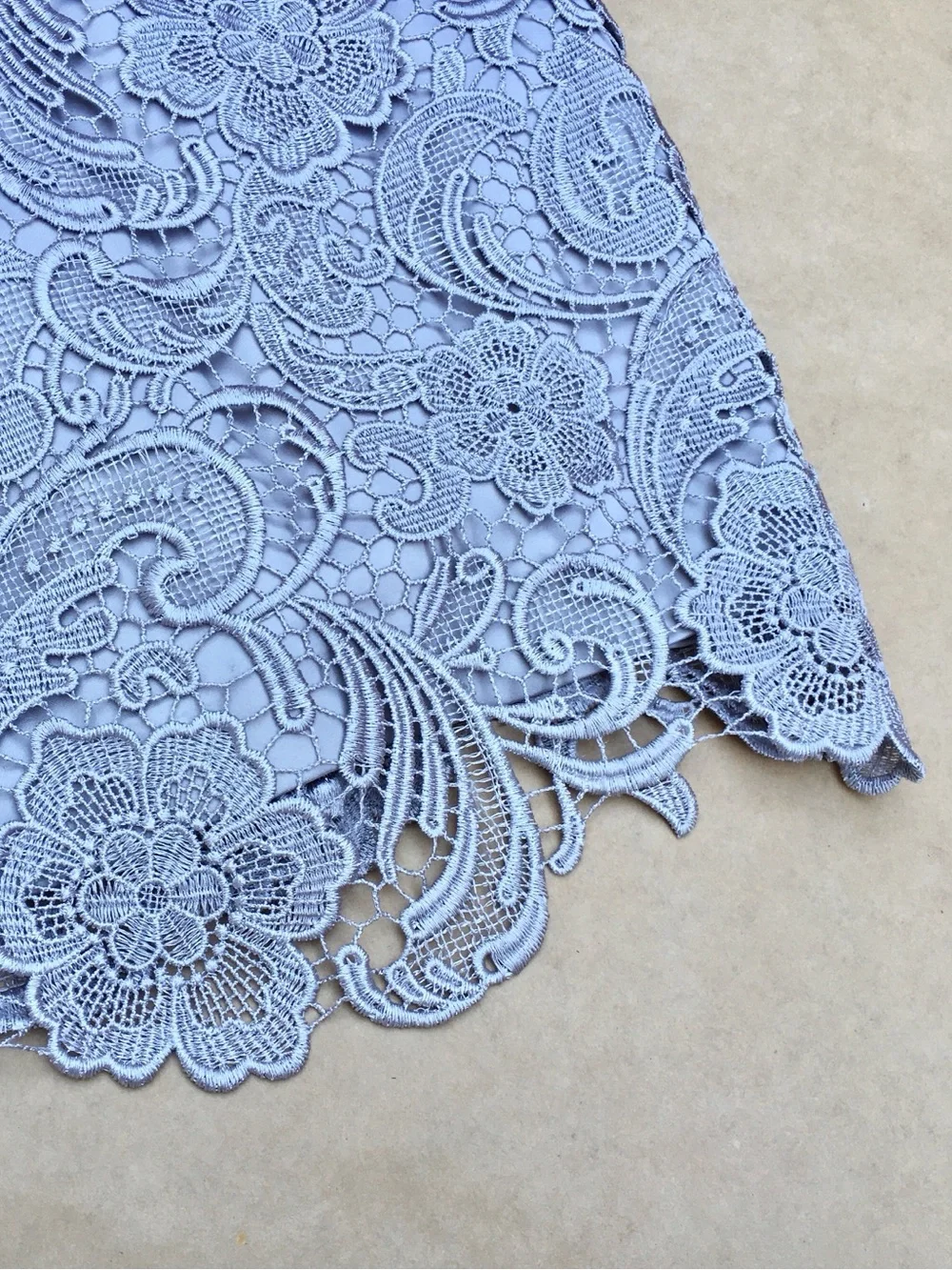 Adrianna Papell โ Guipure Lace Strapless Cocktail Dress in Silver Grey Size 4 - Picture 6 of 13